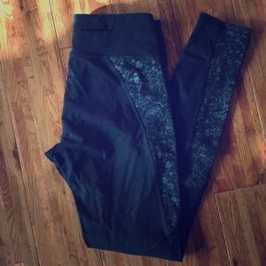 Calia by Carrie Underwood leggings